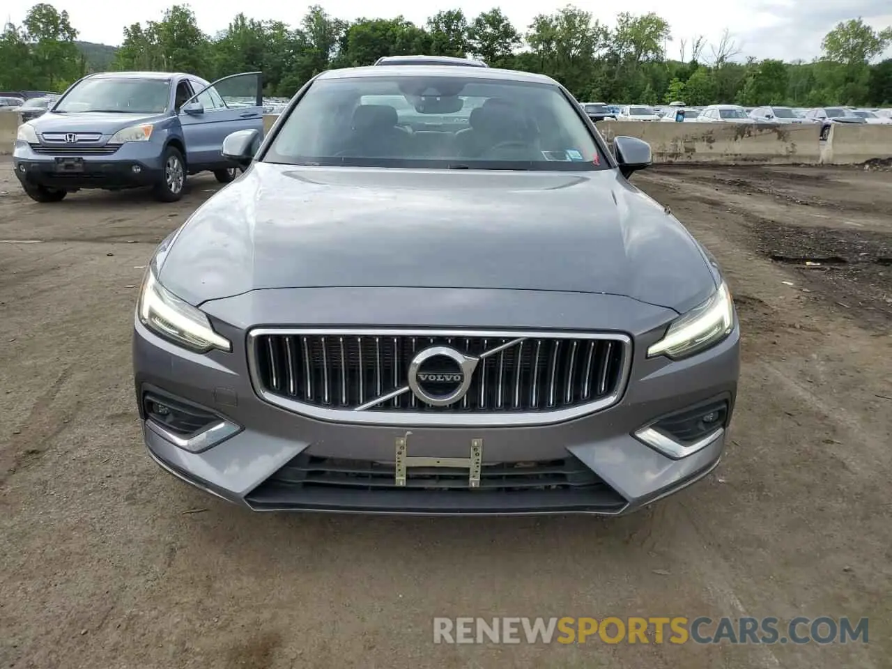 5 Photograph of a damaged car 7JRA22TL0KG007154 VOLVO S60 2019