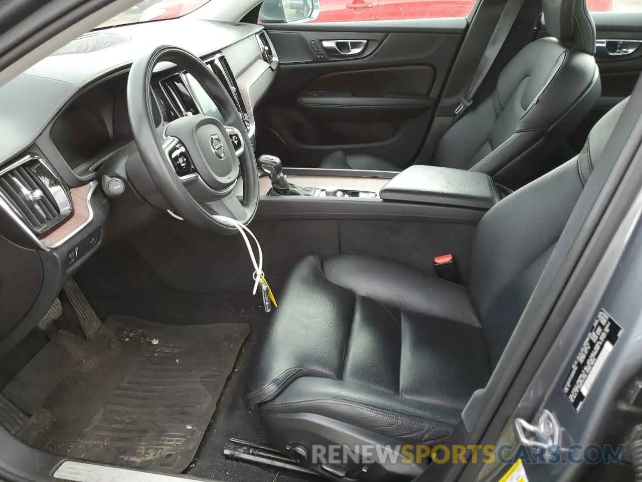7 Photograph of a damaged car 7JRA22TL0KG007154 VOLVO S60 2019