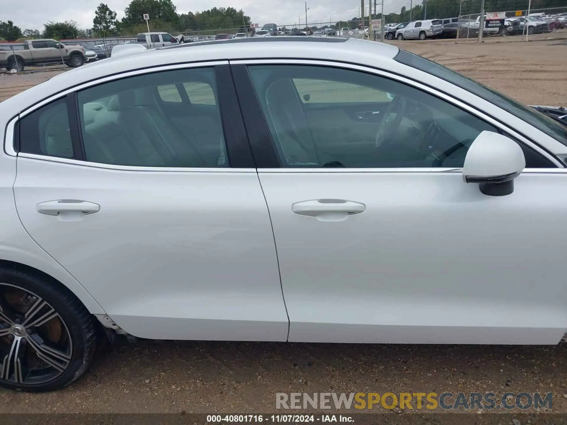 14 Photograph of a damaged car 7JRA22TL1KG009463 VOLVO S60 2019