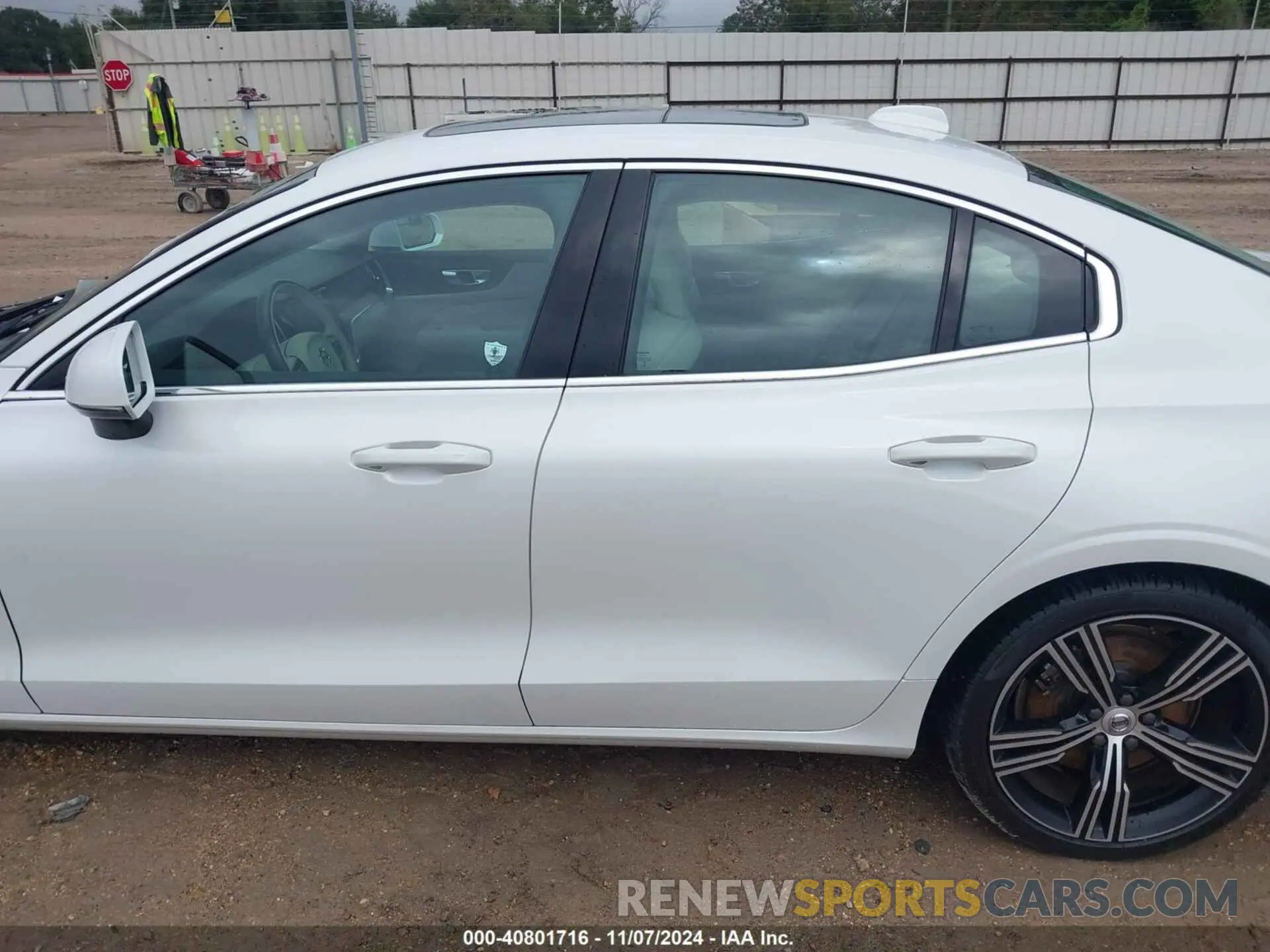15 Photograph of a damaged car 7JRA22TL1KG009463 VOLVO S60 2019