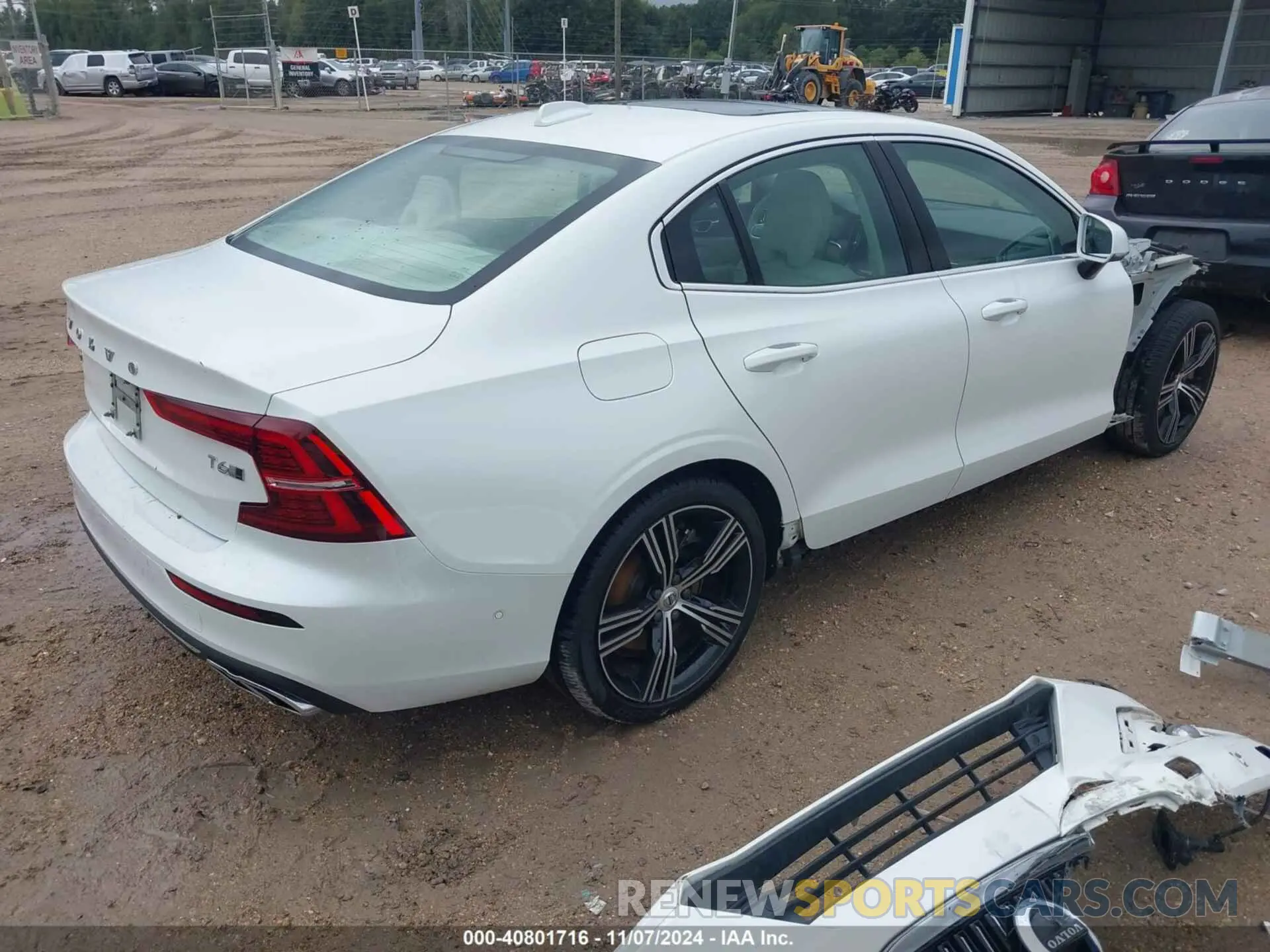 4 Photograph of a damaged car 7JRA22TL1KG009463 VOLVO S60 2019