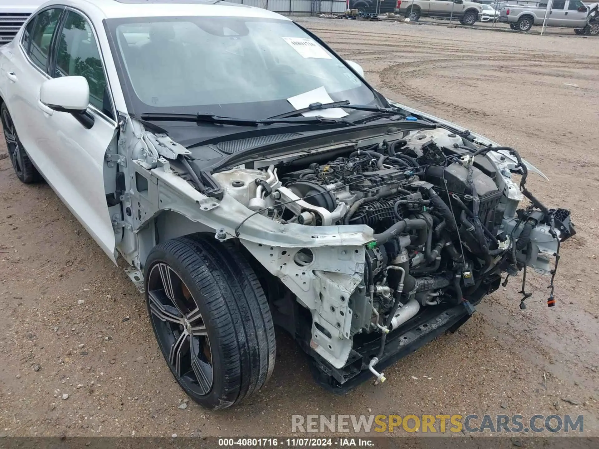 6 Photograph of a damaged car 7JRA22TL1KG009463 VOLVO S60 2019