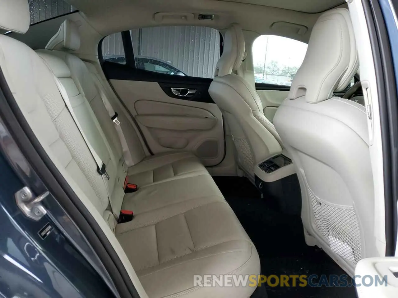 10 Photograph of a damaged car 7JRA22TL3KG003888 VOLVO S60 2019