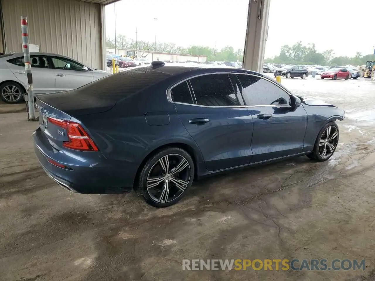 3 Photograph of a damaged car 7JRA22TL3KG003888 VOLVO S60 2019