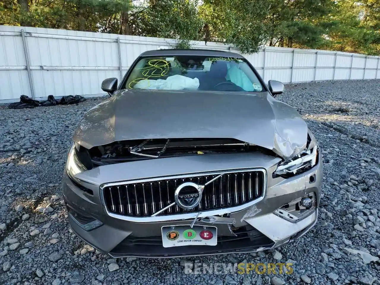 9 Photograph of a damaged car 7JRA22TL3KG013496 VOLVO S60 2019