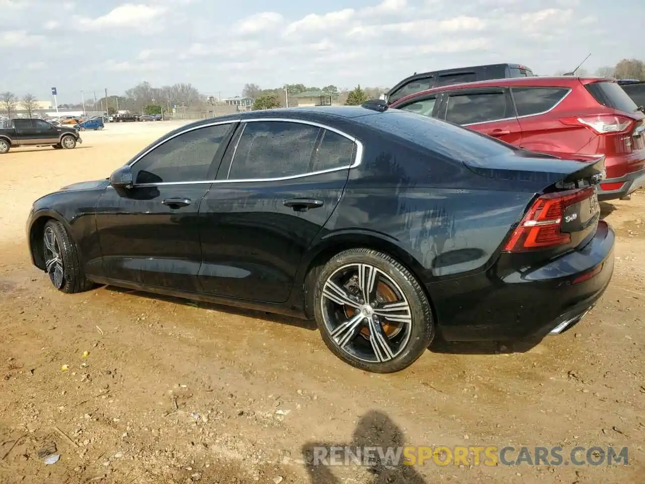 2 Photograph of a damaged car 7JRA22TL4KG002670 VOLVO S60 2019