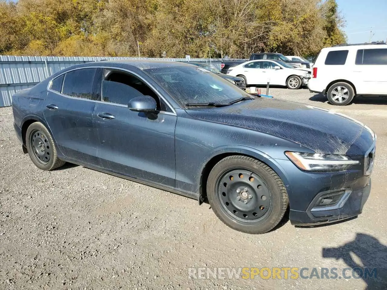 4 Photograph of a damaged car 7JRA22TL4KG004497 VOLVO S60 2019