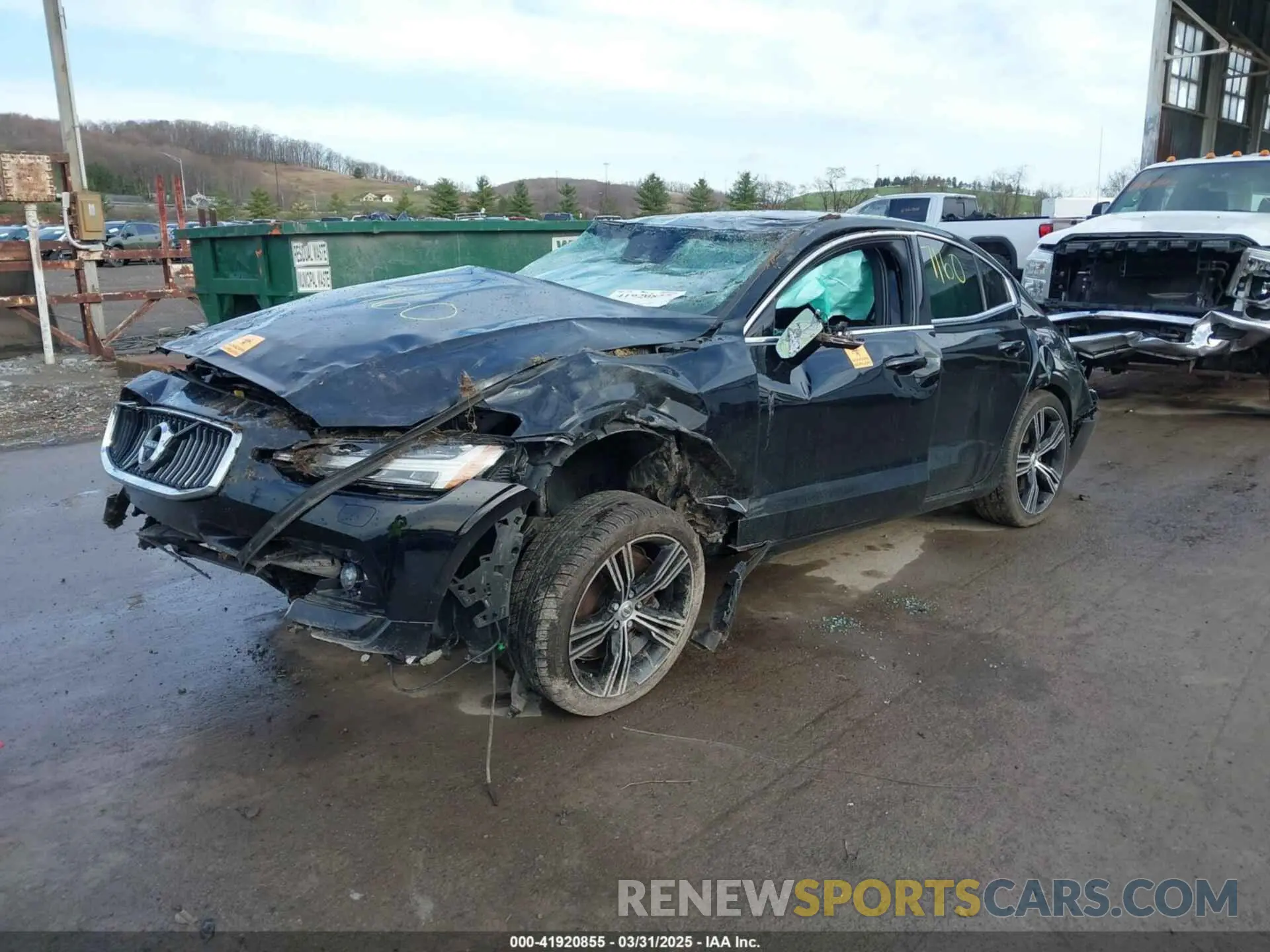 2 Photograph of a damaged car 7JRA22TL6KG007160 VOLVO S60 2019
