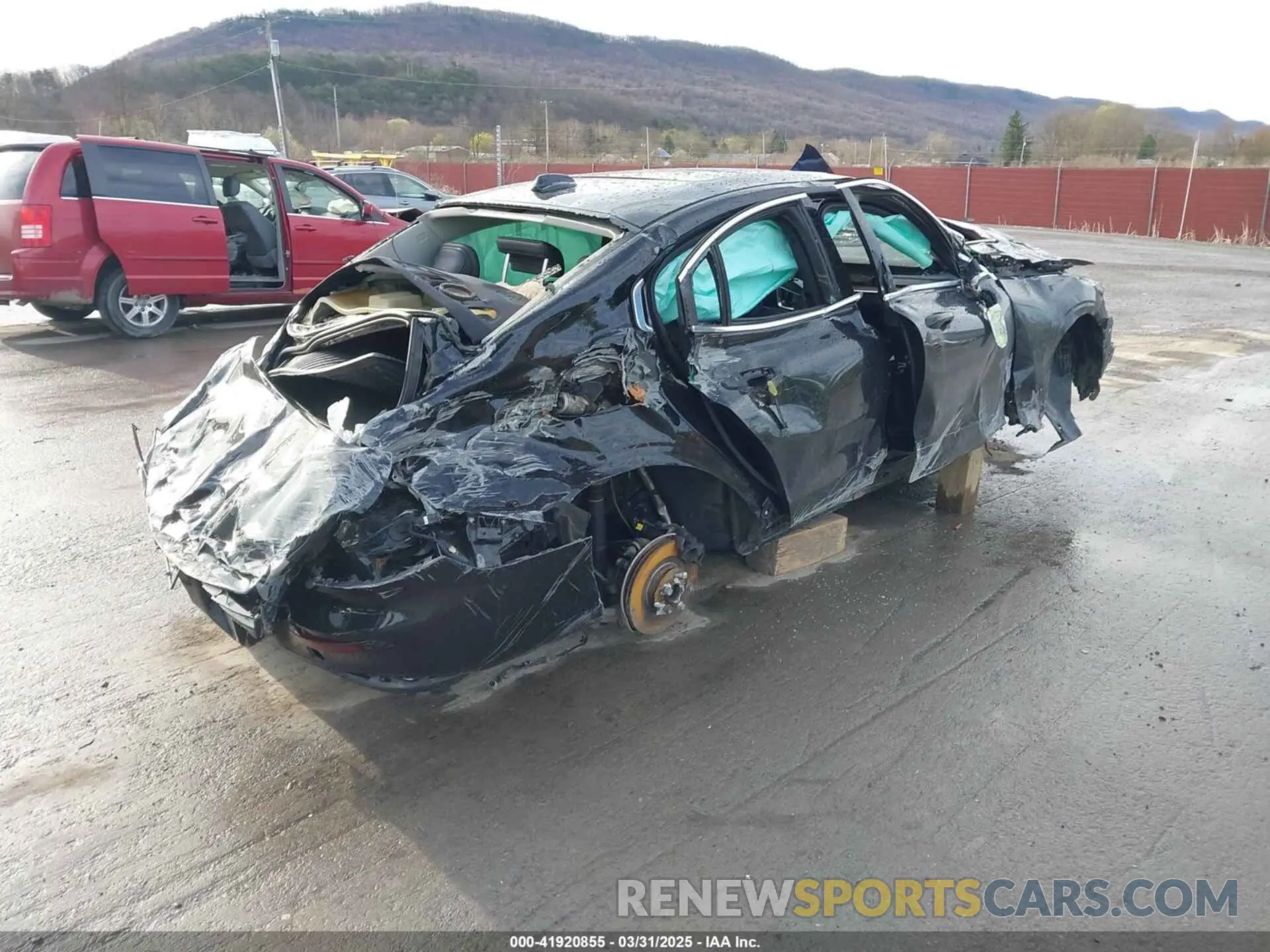 4 Photograph of a damaged car 7JRA22TL6KG007160 VOLVO S60 2019