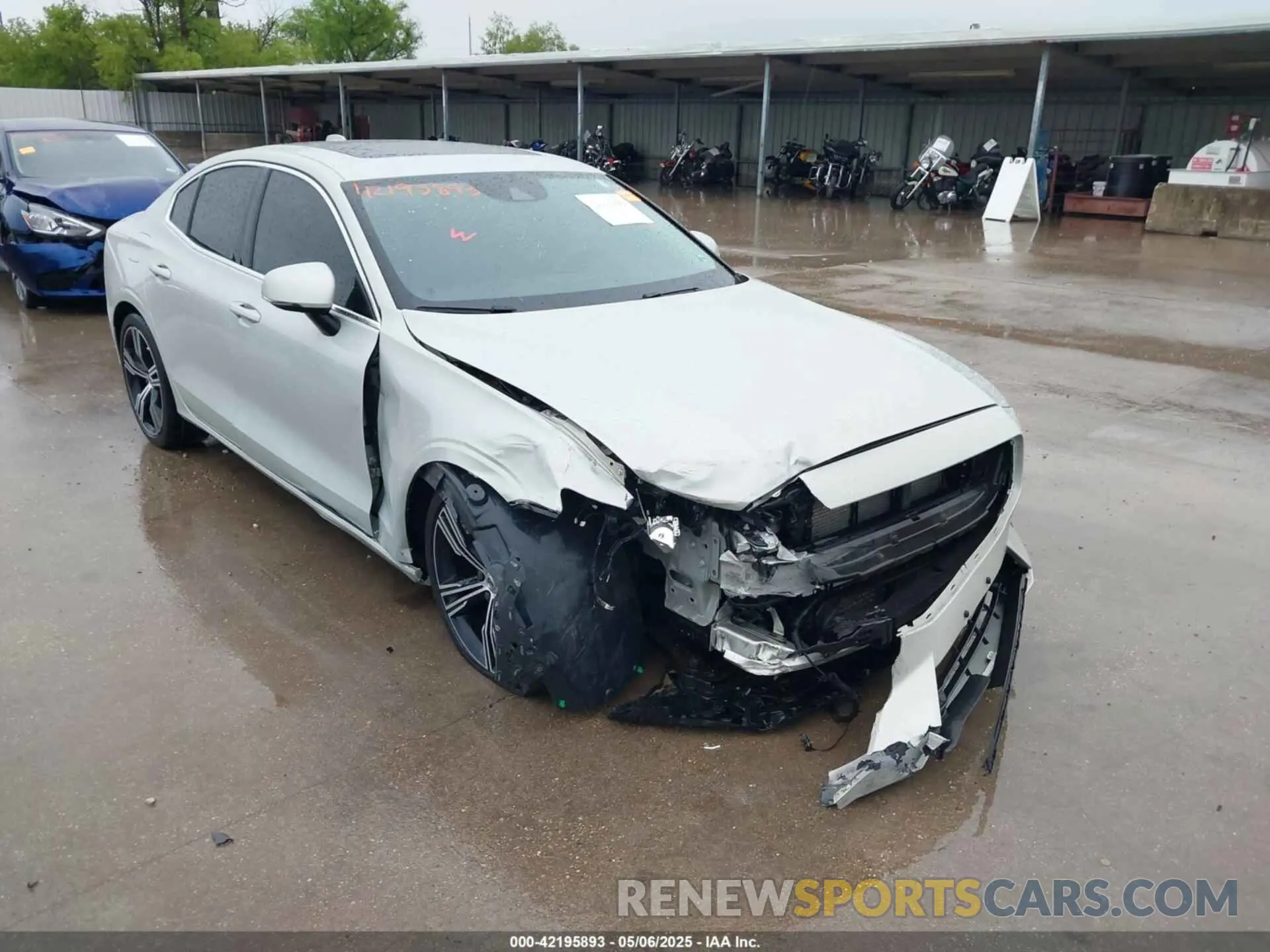 1 Photograph of a damaged car 7JRA22TL7KG003425 VOLVO S60 2019