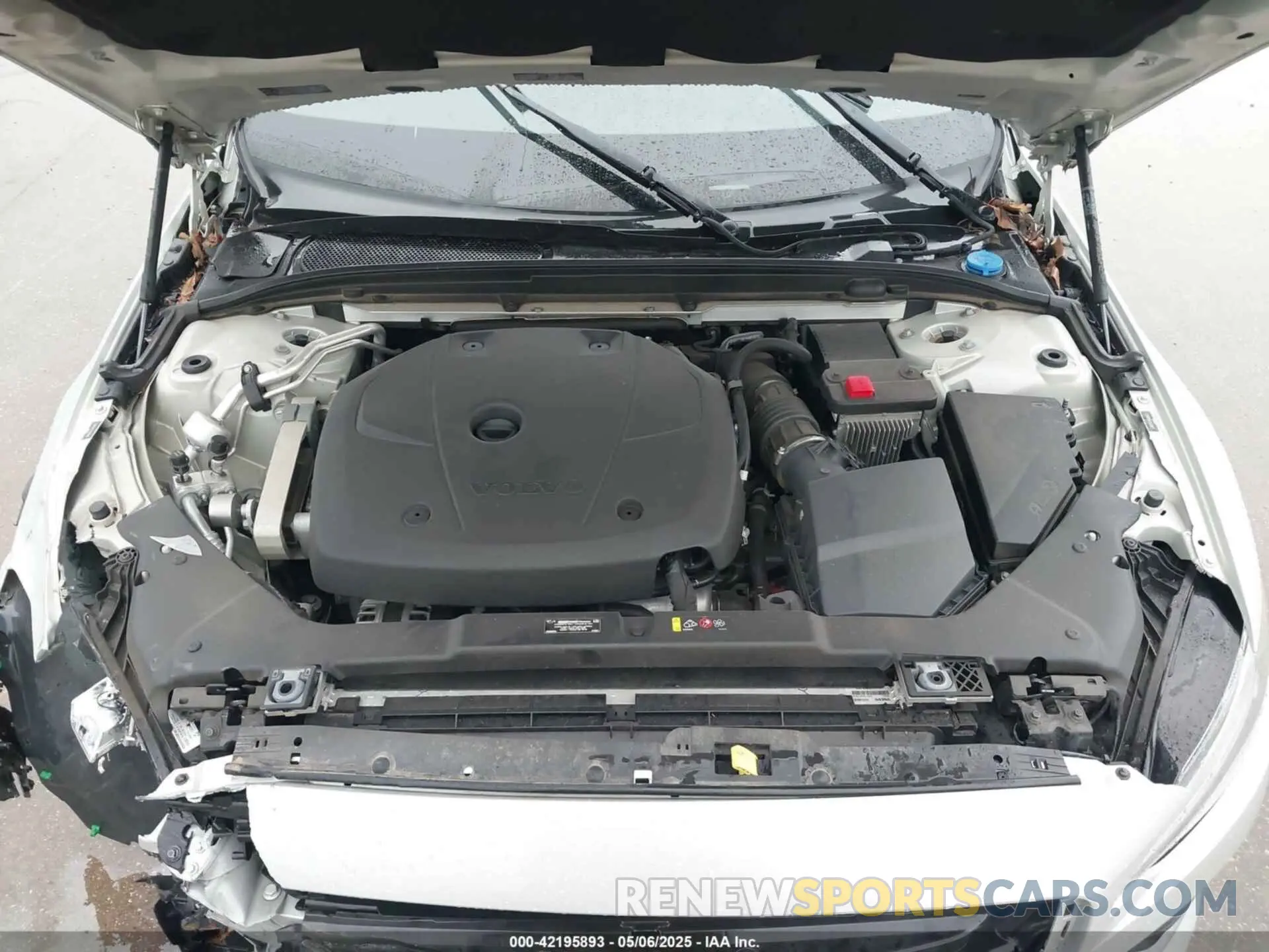 10 Photograph of a damaged car 7JRA22TL7KG003425 VOLVO S60 2019