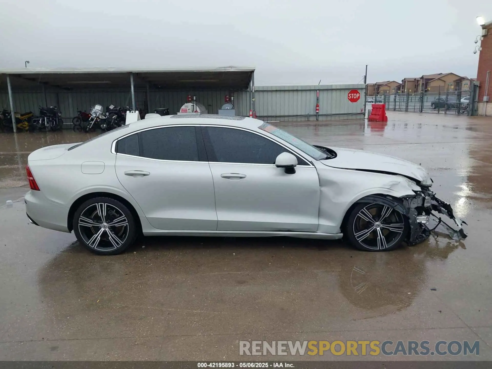 13 Photograph of a damaged car 7JRA22TL7KG003425 VOLVO S60 2019