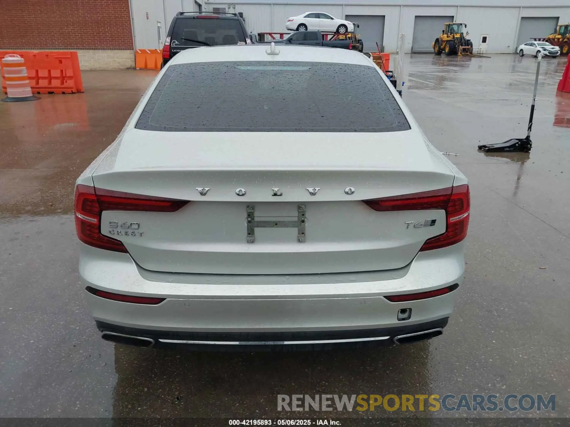 16 Photograph of a damaged car 7JRA22TL7KG003425 VOLVO S60 2019