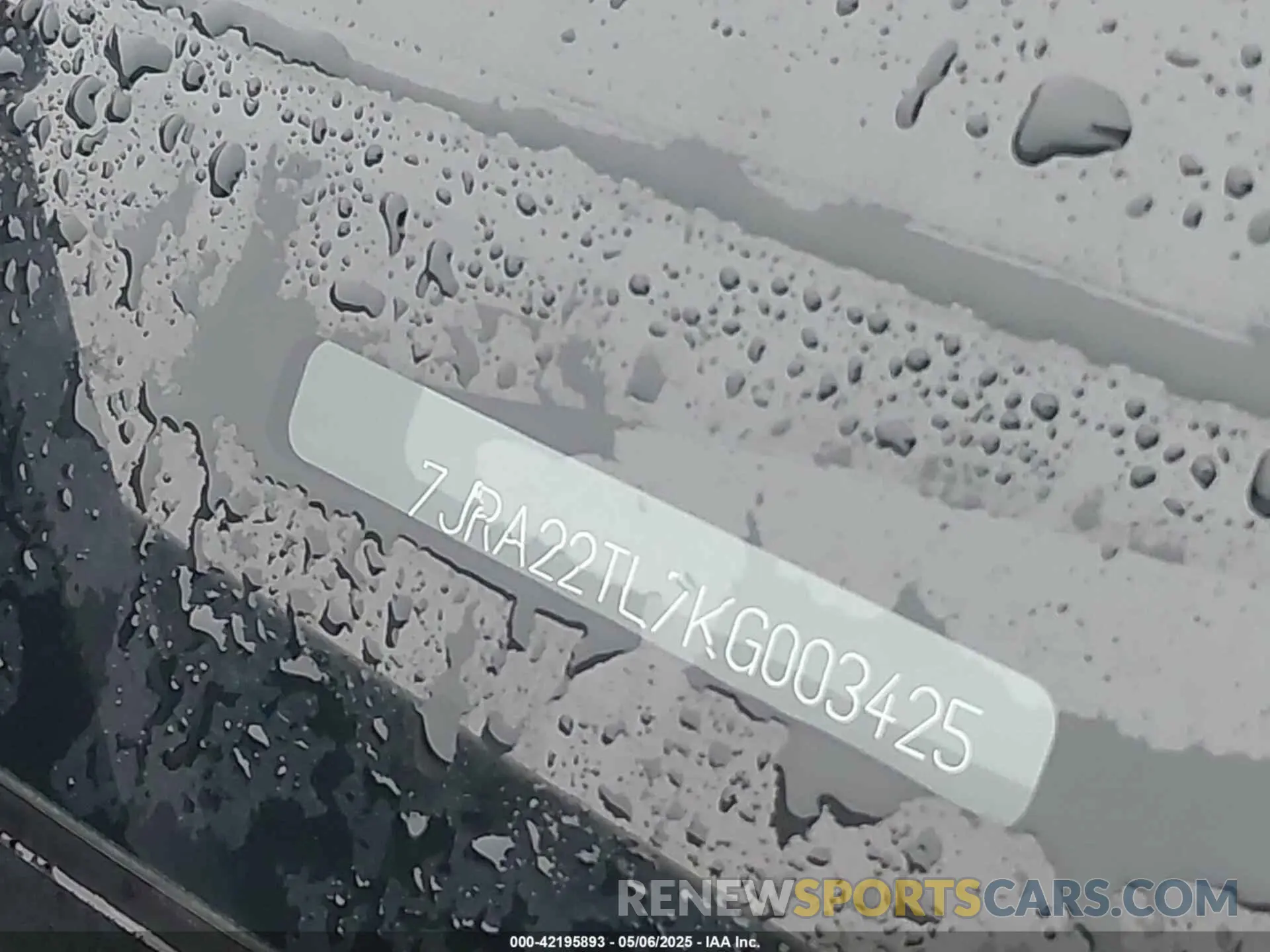 17 Photograph of a damaged car 7JRA22TL7KG003425 VOLVO S60 2019