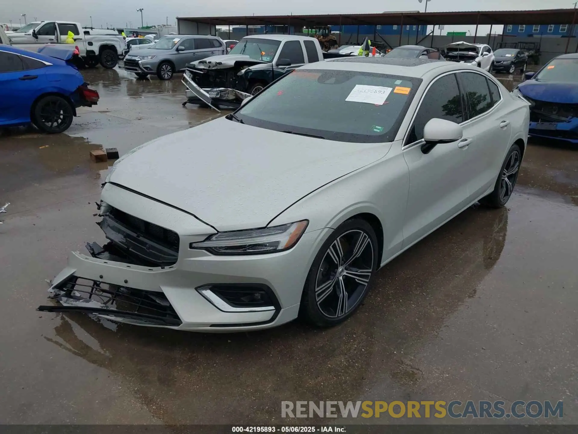 2 Photograph of a damaged car 7JRA22TL7KG003425 VOLVO S60 2019