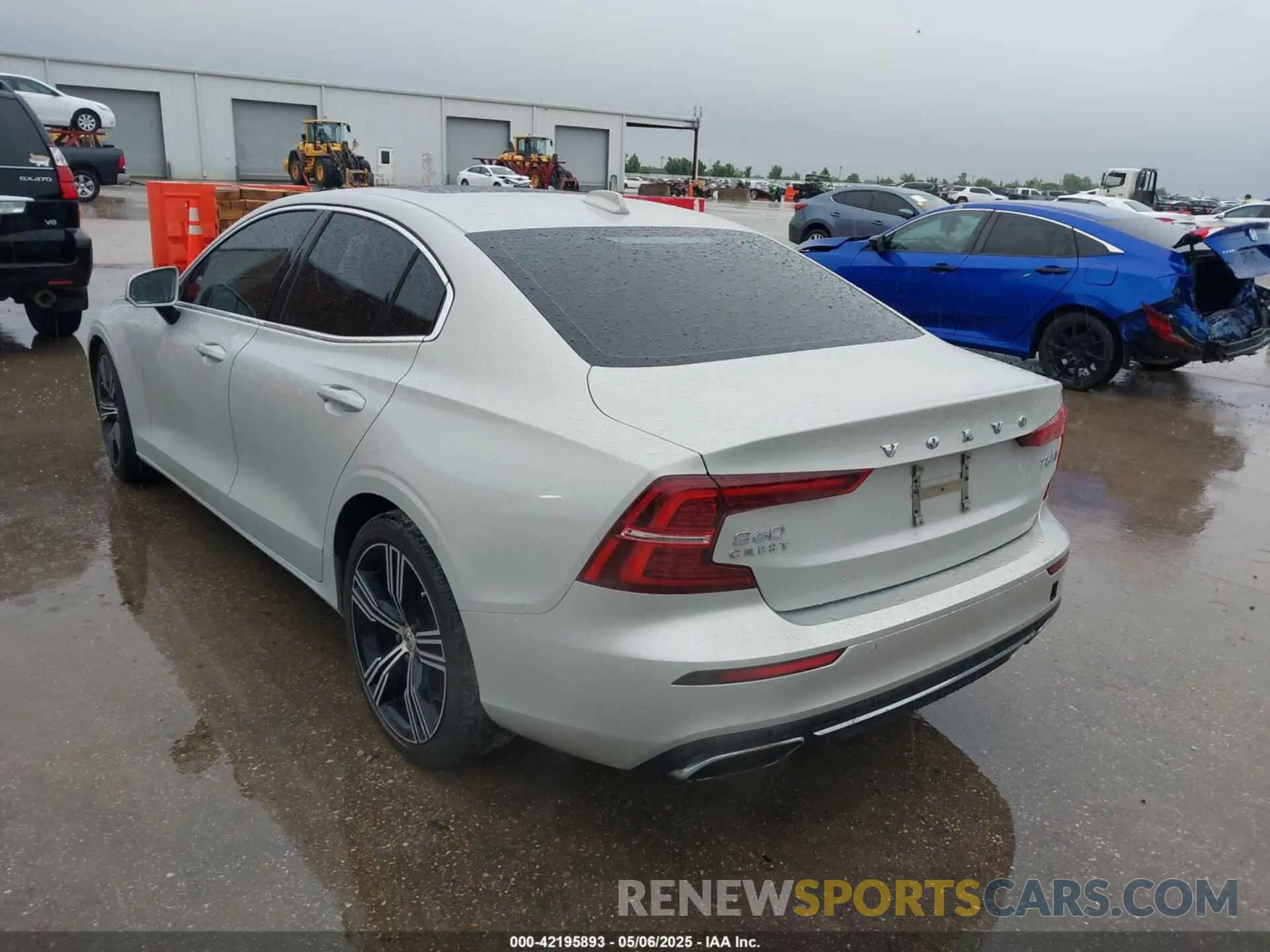 3 Photograph of a damaged car 7JRA22TL7KG003425 VOLVO S60 2019