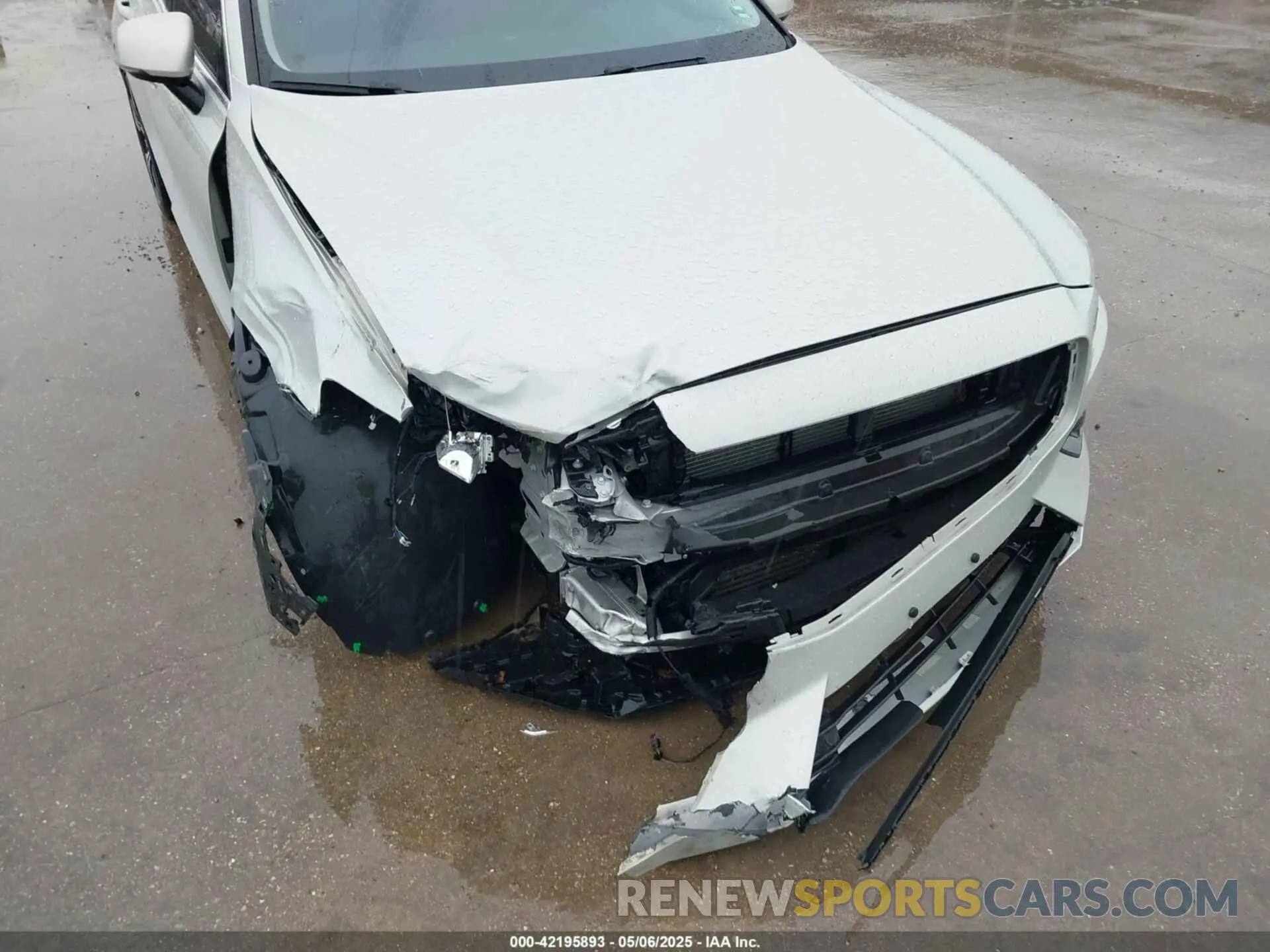 6 Photograph of a damaged car 7JRA22TL7KG003425 VOLVO S60 2019
