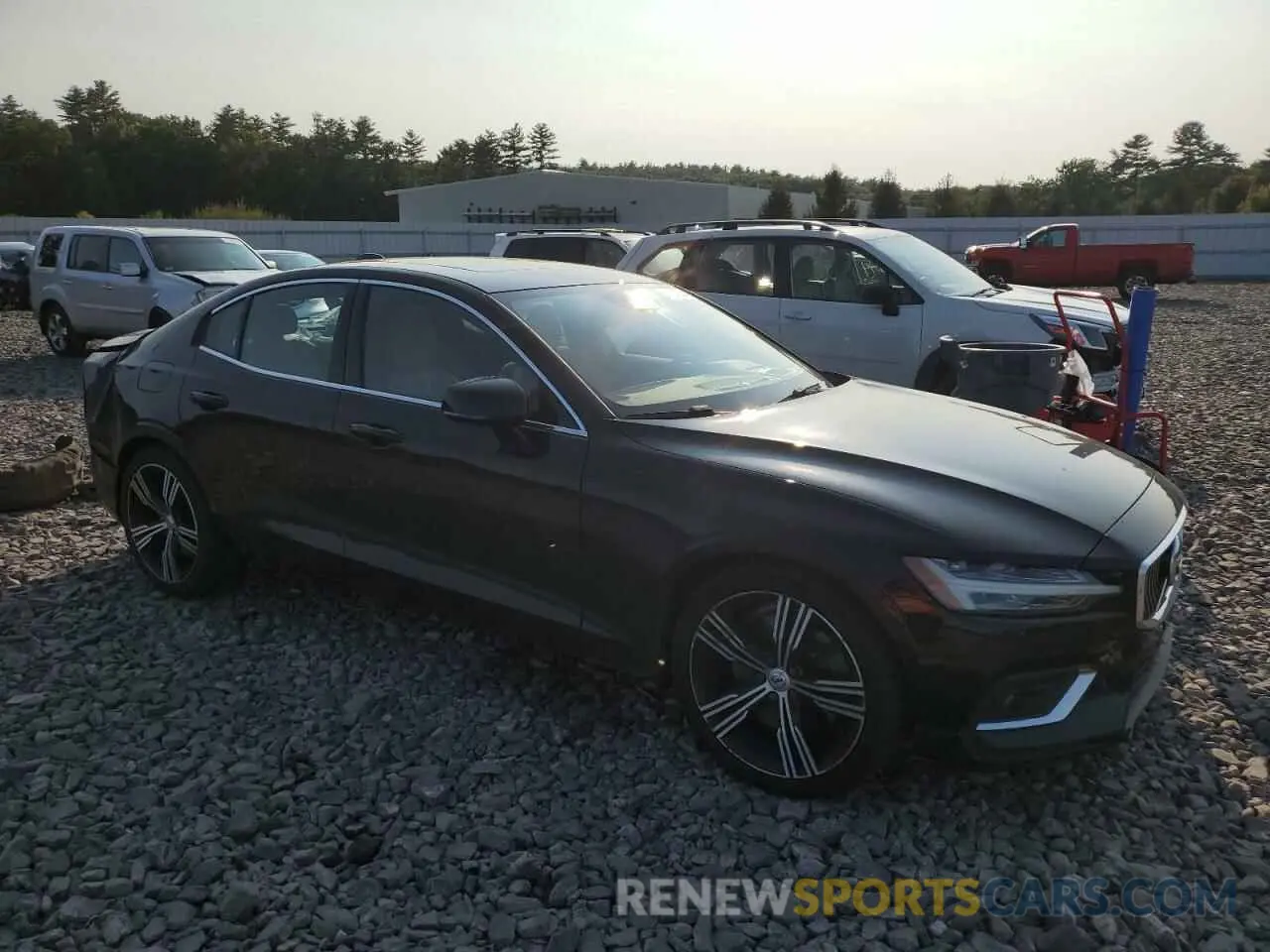 4 Photograph of a damaged car 7JRA22TL7KG006194 VOLVO S60 2019