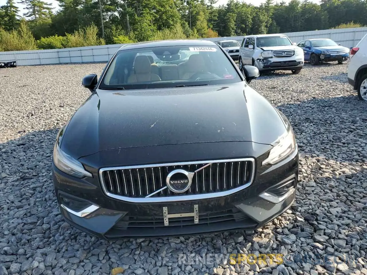 5 Photograph of a damaged car 7JRA22TL7KG006194 VOLVO S60 2019