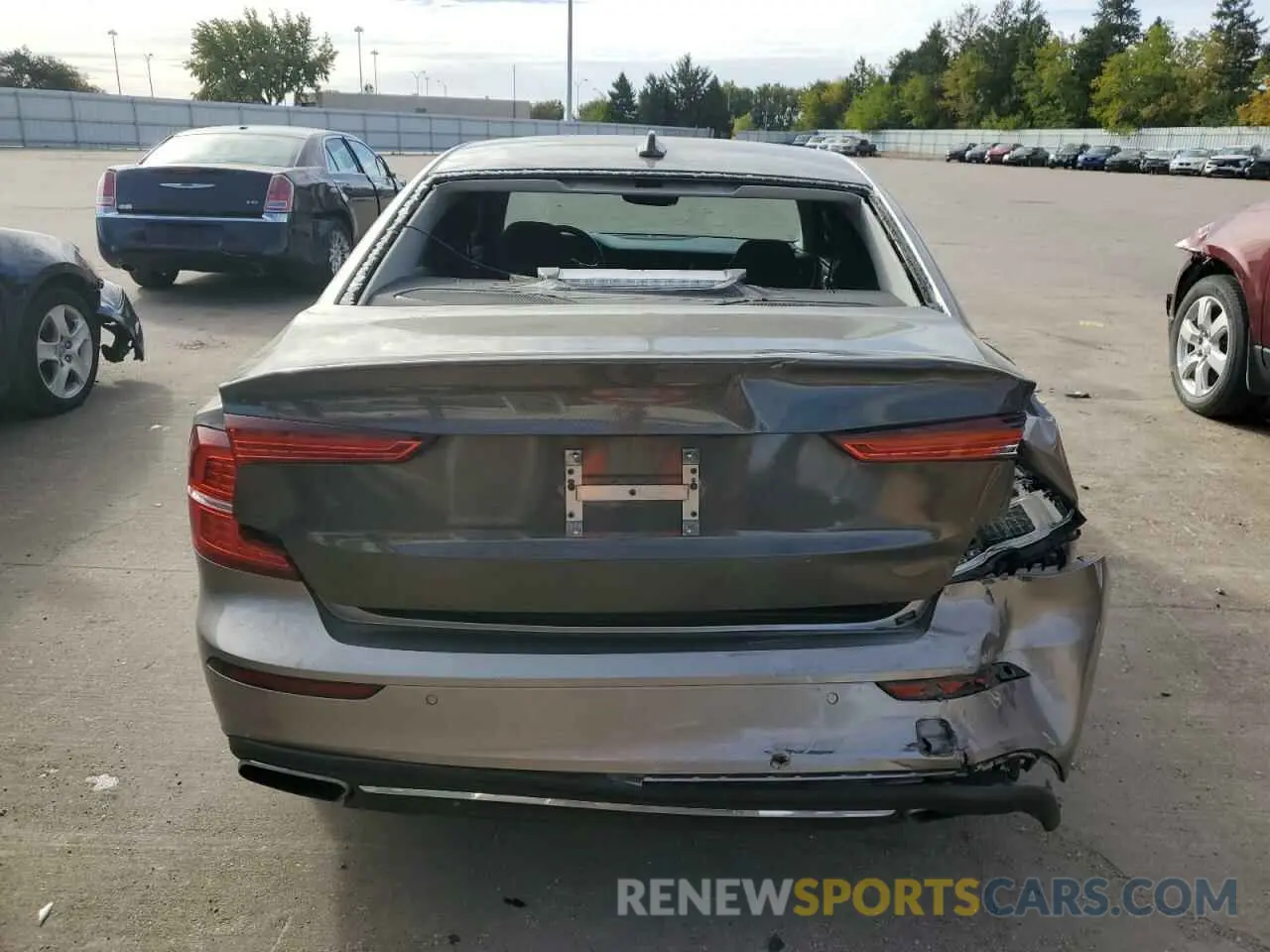6 Photograph of a damaged car 7JRA22TLXKG001331 VOLVO S60 2019