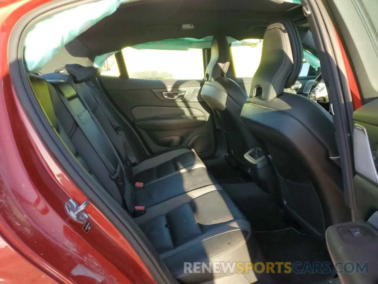 10 Photograph of a damaged car 7JRA22TM0KG001525 VOLVO S60 2019