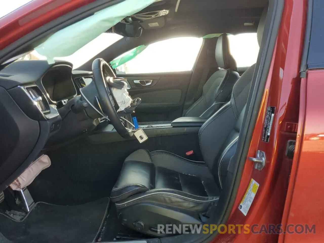 7 Photograph of a damaged car 7JRA22TM0KG001525 VOLVO S60 2019