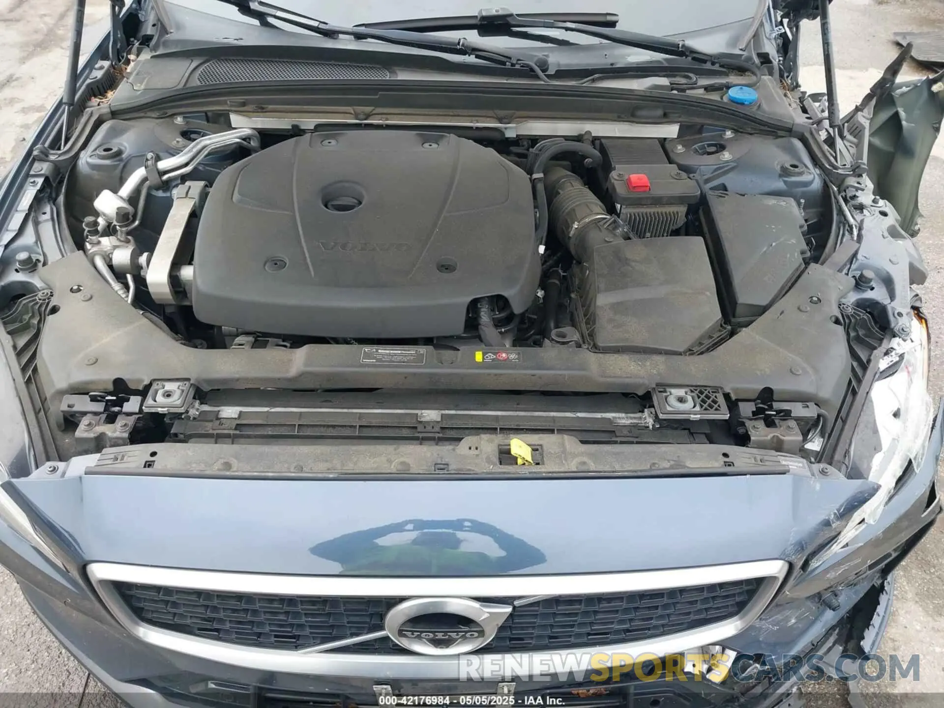 10 Photograph of a damaged car 7JRA22TM1KG005468 VOLVO S60 2019