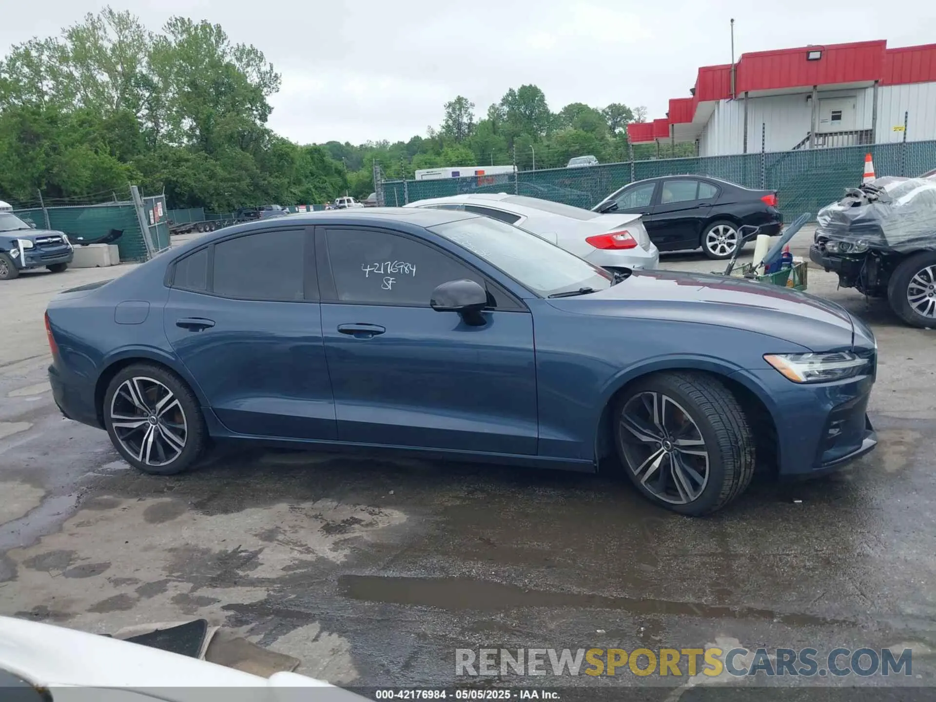 12 Photograph of a damaged car 7JRA22TM1KG005468 VOLVO S60 2019