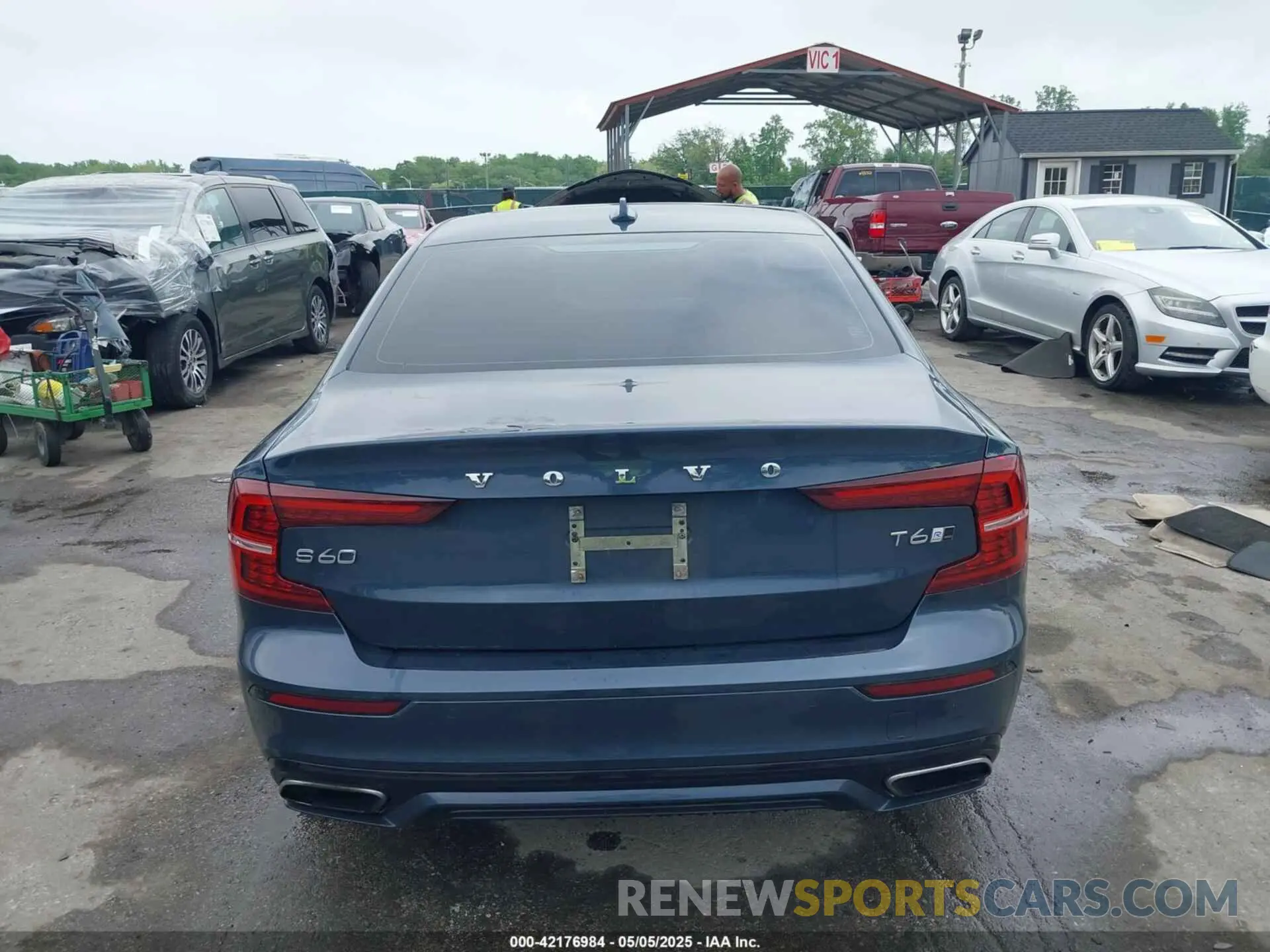 15 Photograph of a damaged car 7JRA22TM1KG005468 VOLVO S60 2019