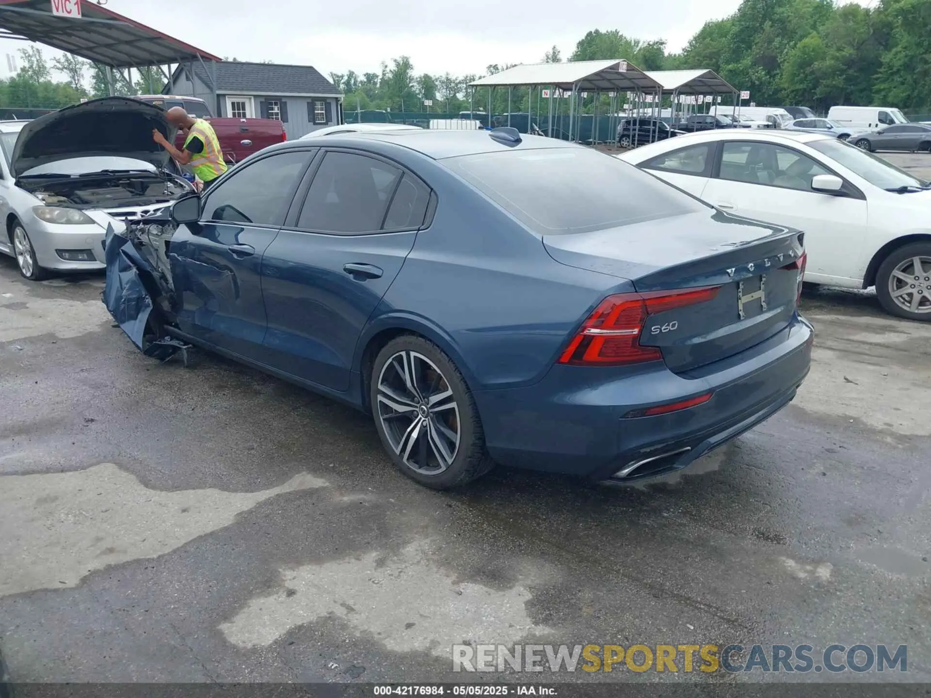 3 Photograph of a damaged car 7JRA22TM1KG005468 VOLVO S60 2019