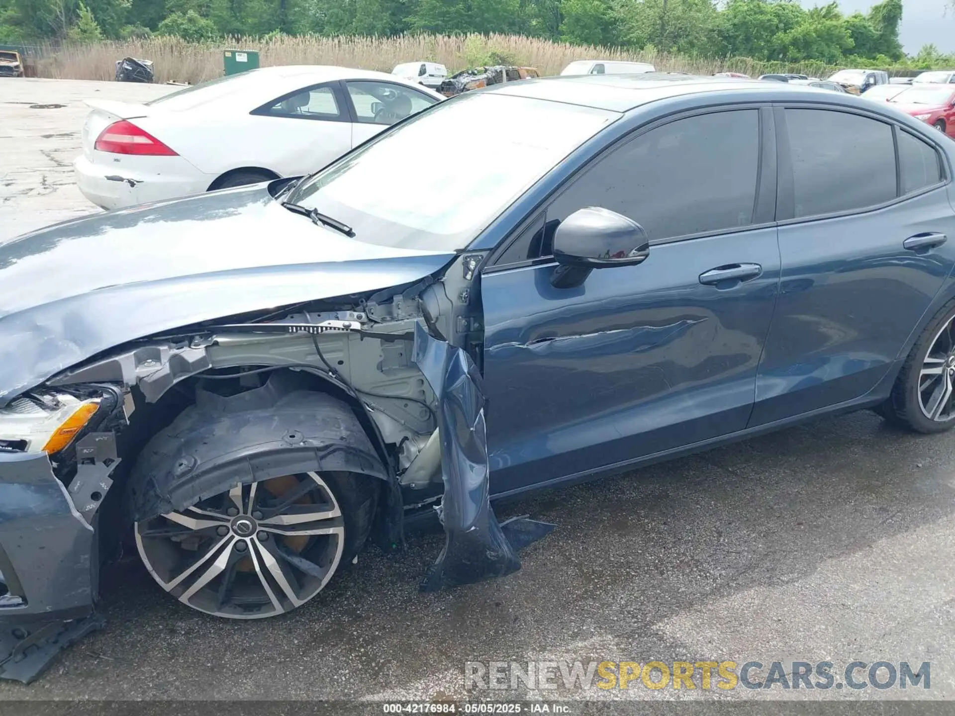 6 Photograph of a damaged car 7JRA22TM1KG005468 VOLVO S60 2019