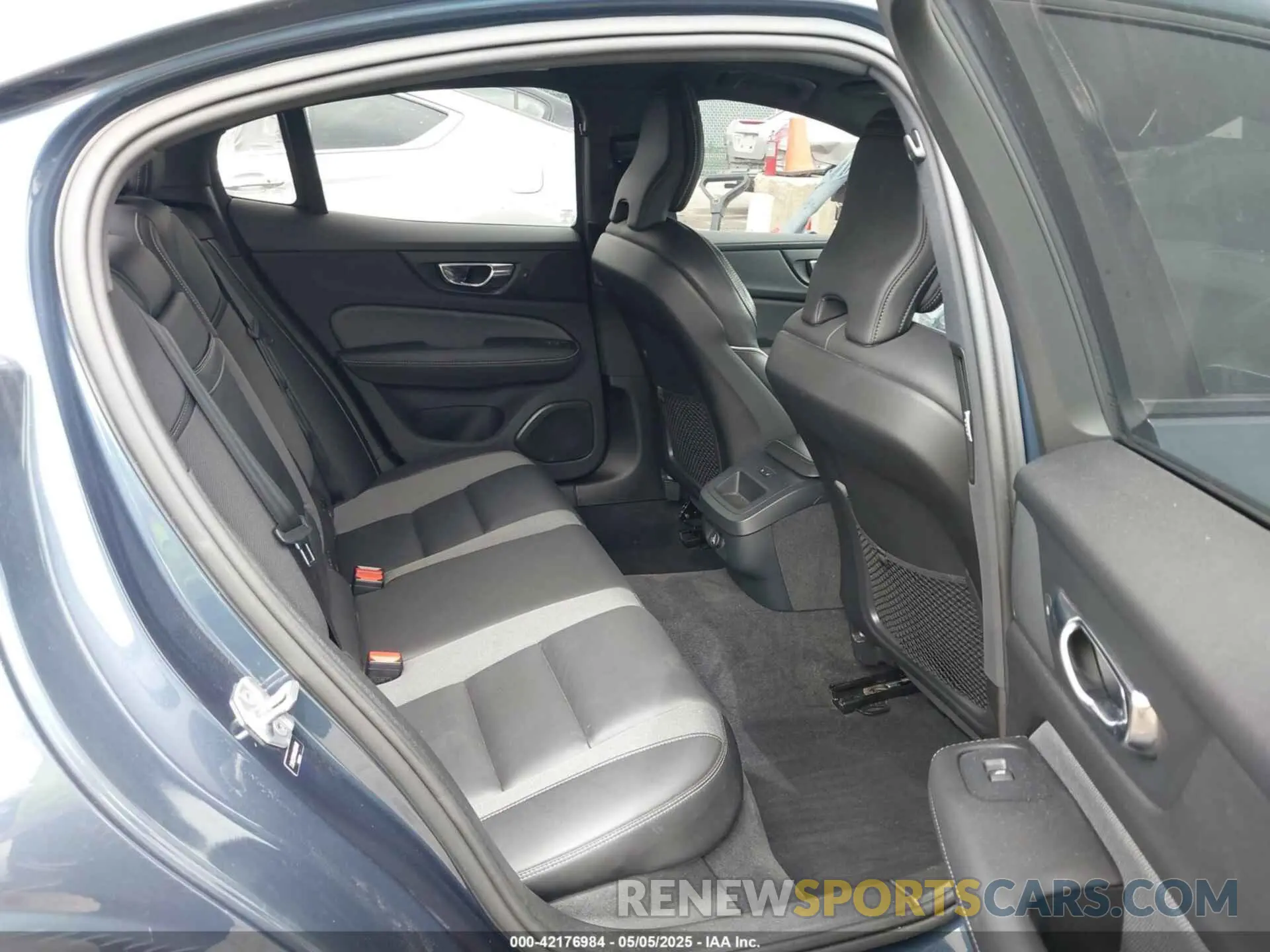 8 Photograph of a damaged car 7JRA22TM1KG005468 VOLVO S60 2019