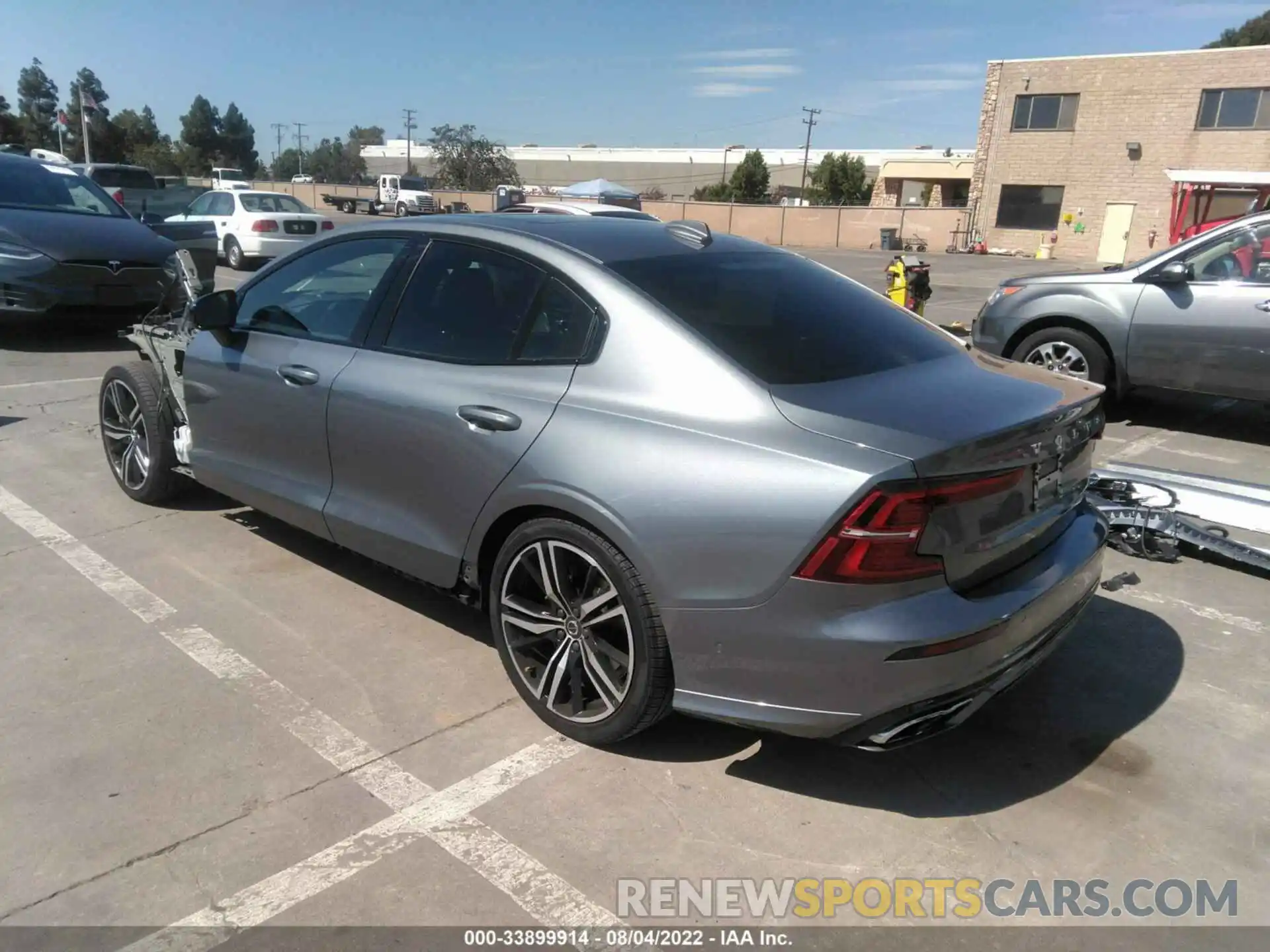 3 Photograph of a damaged car 7JRA22TM1KG012808 VOLVO S60 2019