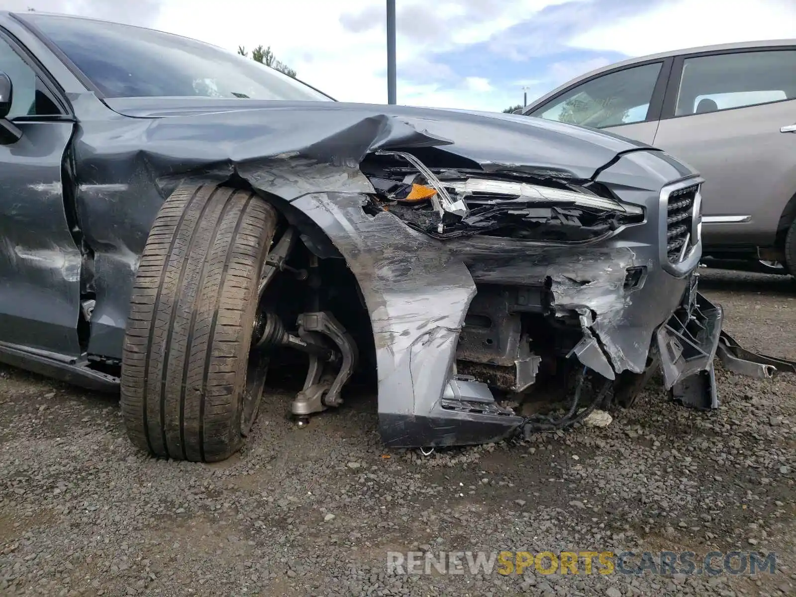 9 Photograph of a damaged car 7JRA22TM2KG003227 VOLVO S60 2019