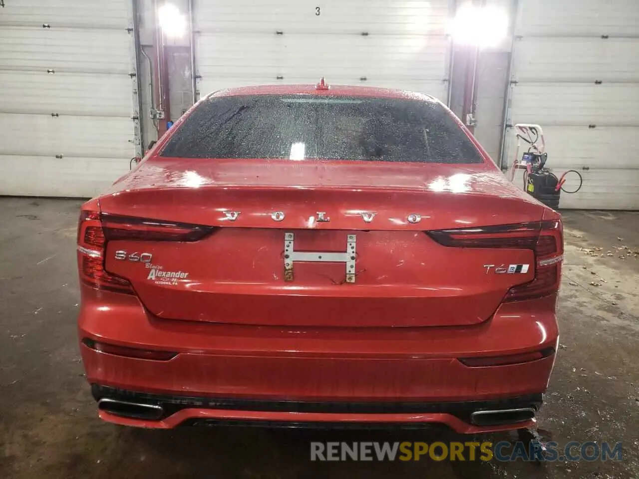6 Photograph of a damaged car 7JRA22TM3KG007058 VOLVO S60 2019