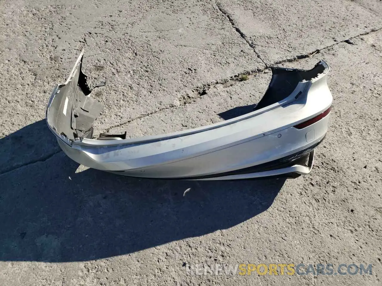 12 Photograph of a damaged car 7JRA22TM3KG013071 VOLVO S60 2019