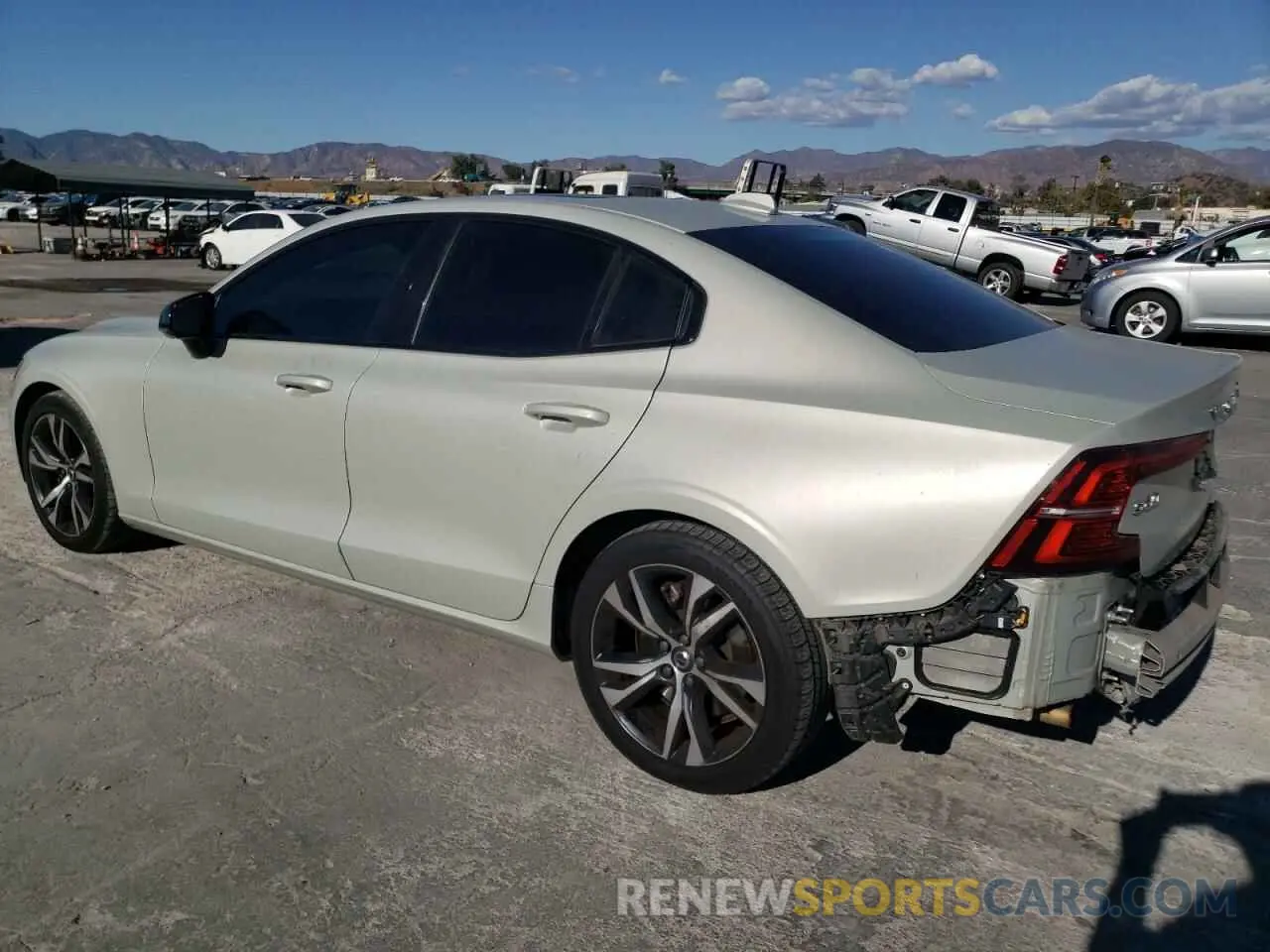 2 Photograph of a damaged car 7JRA22TM3KG013071 VOLVO S60 2019