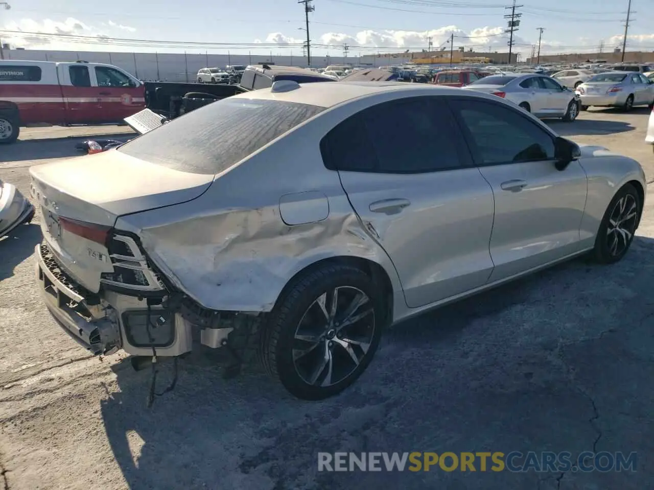 3 Photograph of a damaged car 7JRA22TM3KG013071 VOLVO S60 2019