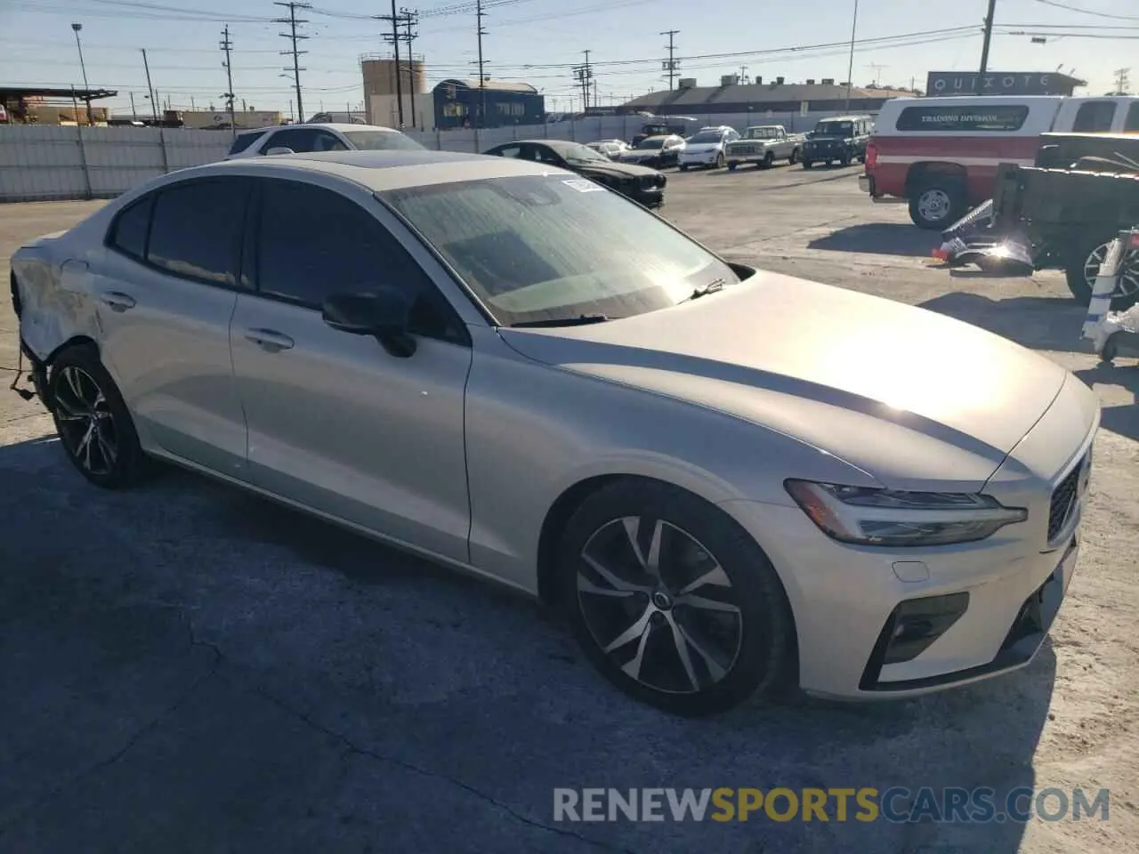 4 Photograph of a damaged car 7JRA22TM3KG013071 VOLVO S60 2019