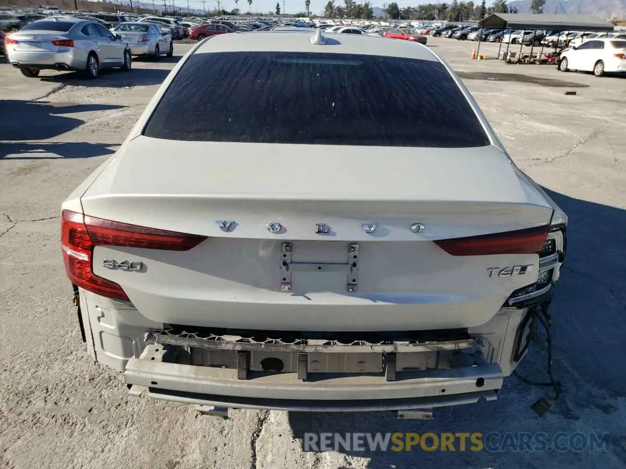 6 Photograph of a damaged car 7JRA22TM3KG013071 VOLVO S60 2019