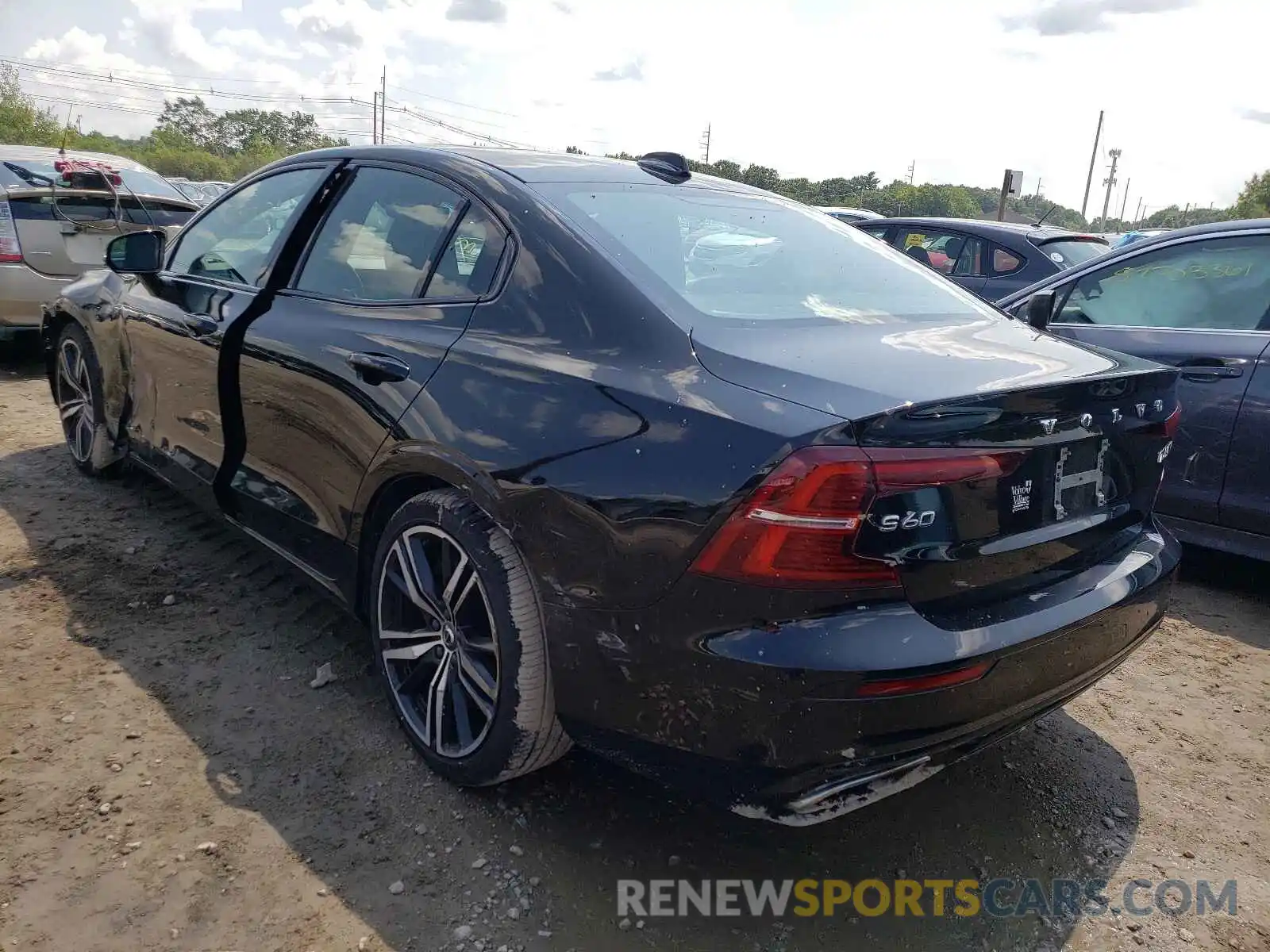 3 Photograph of a damaged car 7JRA22TM4KG017789 VOLVO S60 2019