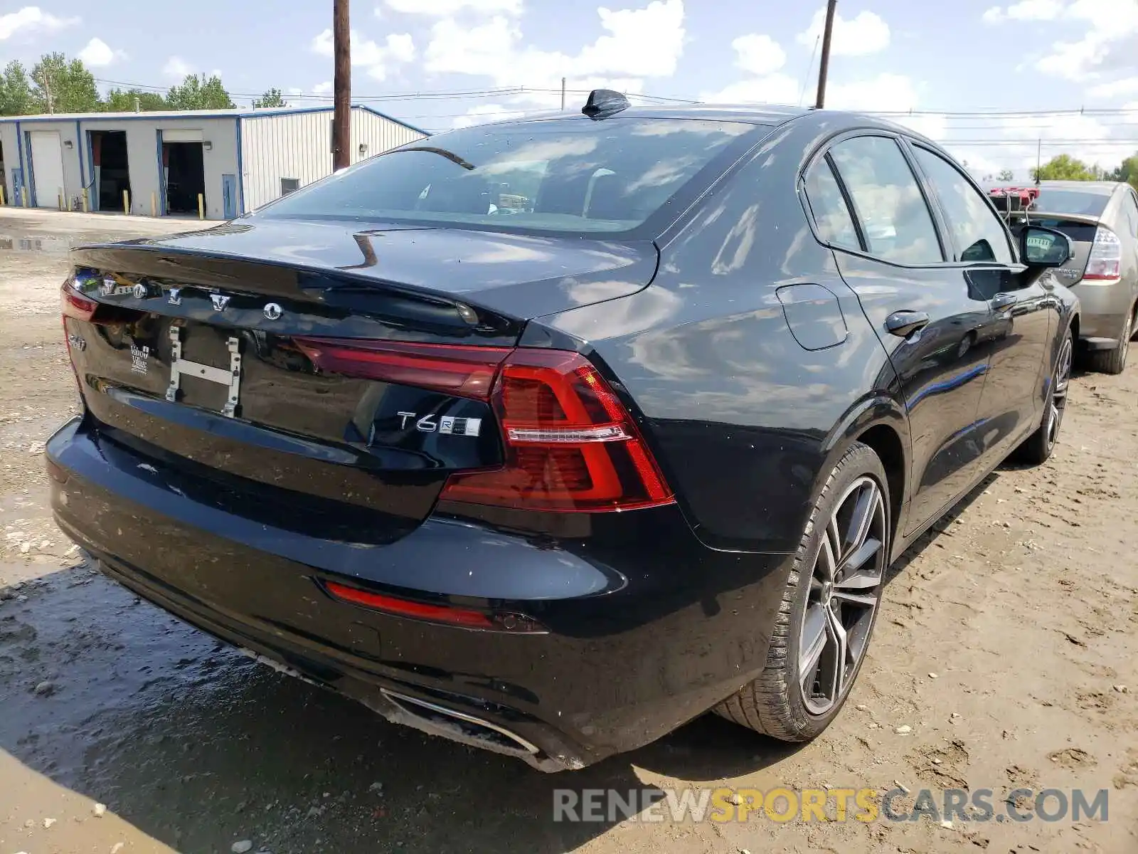 4 Photograph of a damaged car 7JRA22TM4KG017789 VOLVO S60 2019