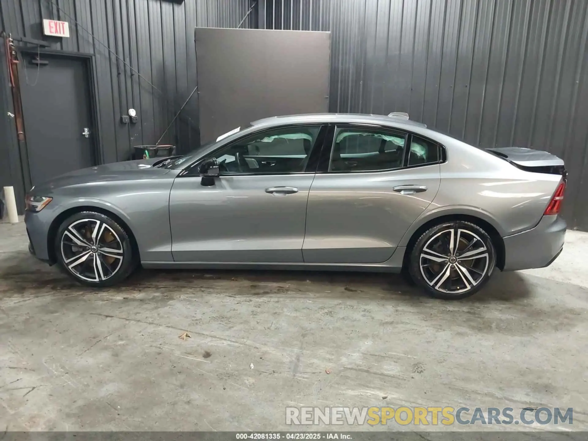 13 Photograph of a damaged car 7JRA22TM5KG004212 VOLVO S60 2019