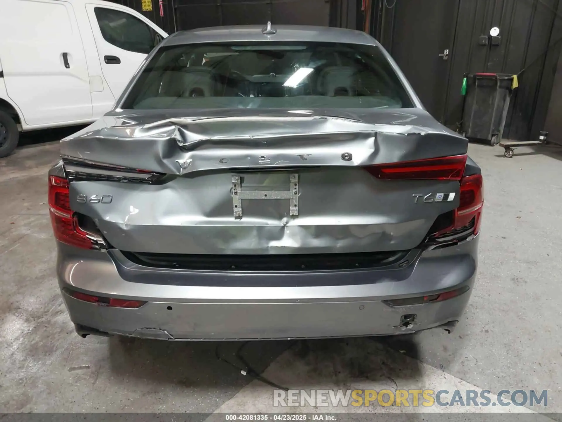 15 Photograph of a damaged car 7JRA22TM5KG004212 VOLVO S60 2019