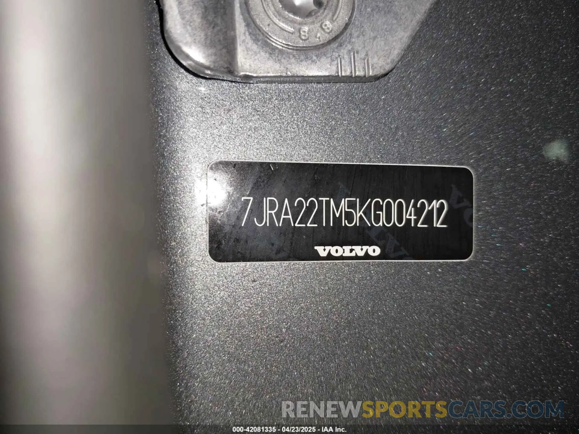 16 Photograph of a damaged car 7JRA22TM5KG004212 VOLVO S60 2019