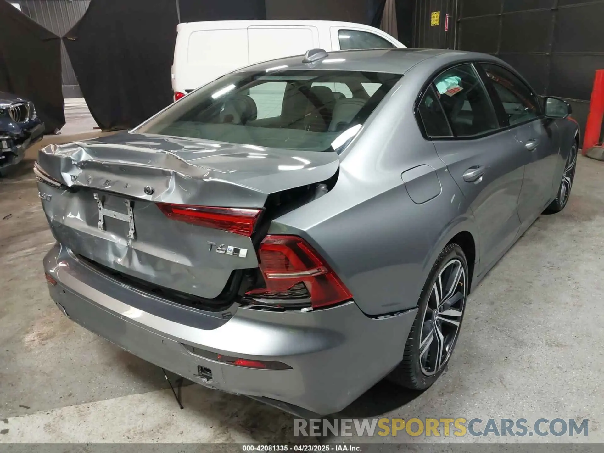 4 Photograph of a damaged car 7JRA22TM5KG004212 VOLVO S60 2019