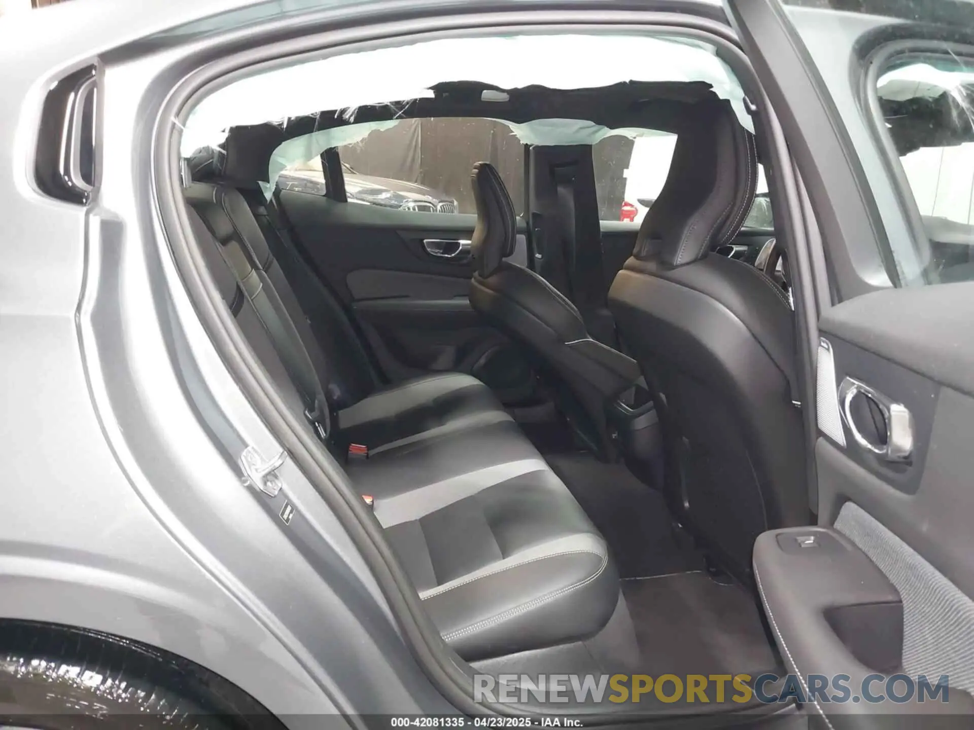 8 Photograph of a damaged car 7JRA22TM5KG004212 VOLVO S60 2019