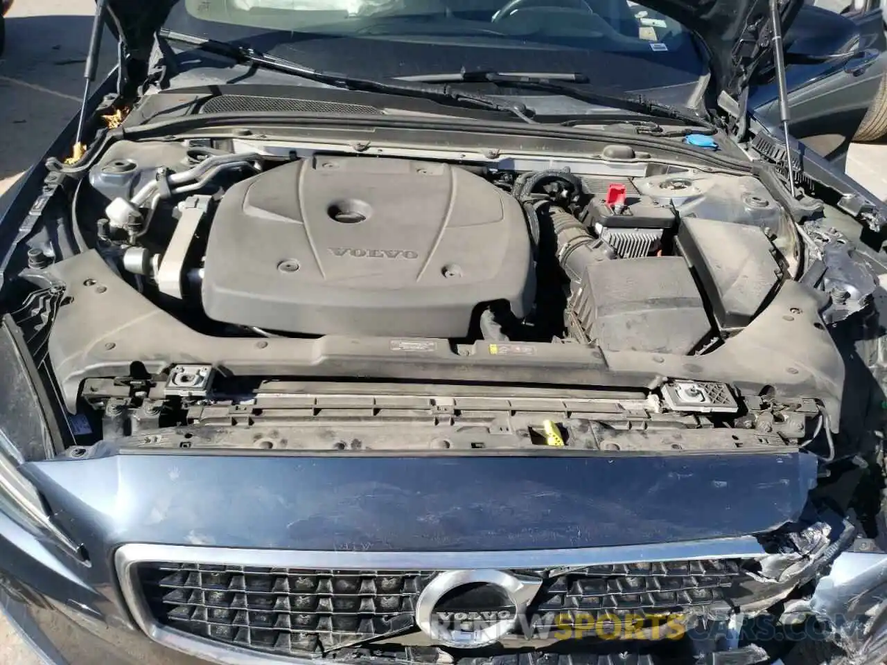 7 Photograph of a damaged car 7JRA22TM6KG013324 VOLVO S60 2019