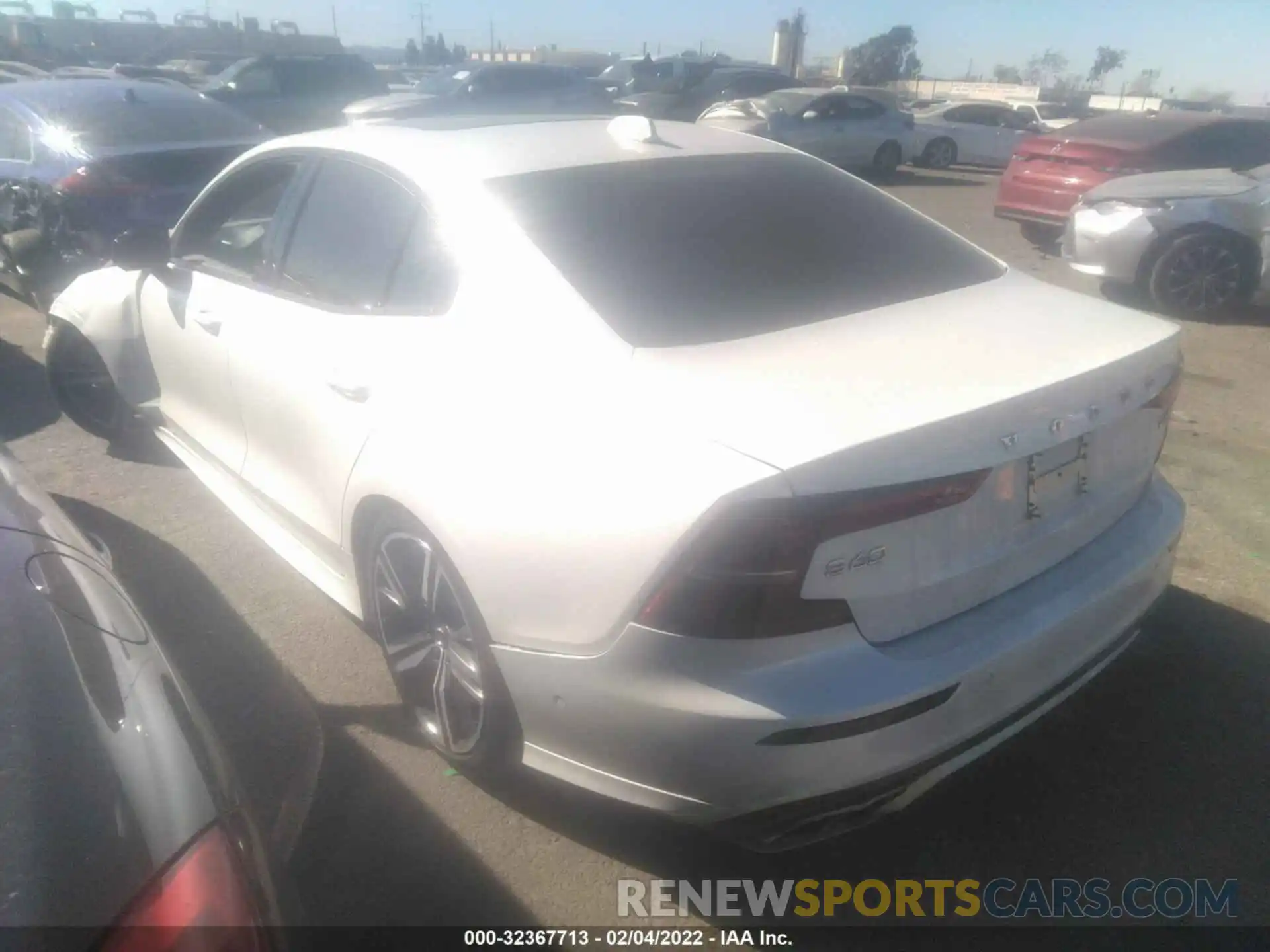 3 Photograph of a damaged car 7JRA22TM6KG015350 VOLVO S60 2019