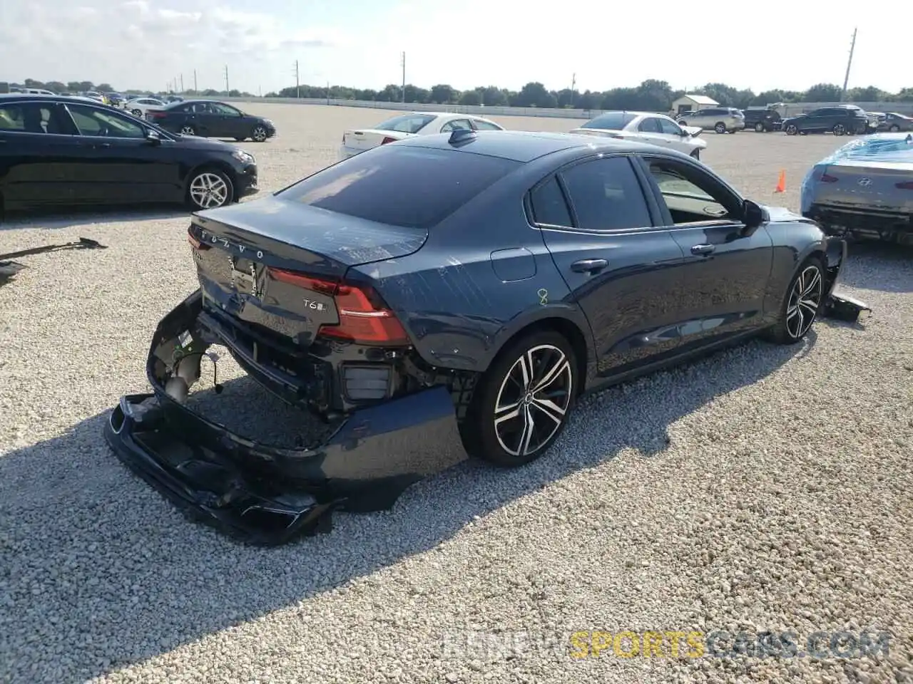 4 Photograph of a damaged car 7JRA22TM7KG018452 VOLVO S60 2019